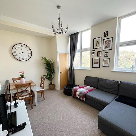 Cosy Town Centre Apartment Close To Beach 본머스 외부 사진