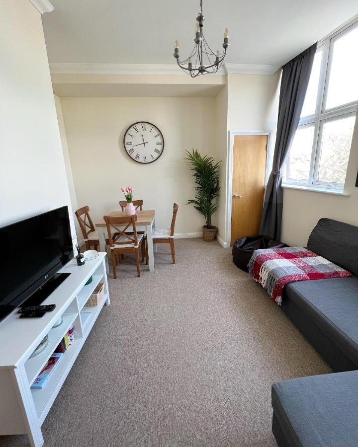 Cosy Town Centre Apartment Close To Beach 본머스 외부 사진